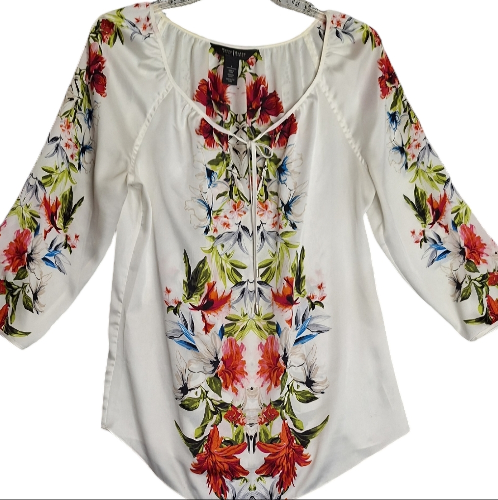 White House Black Market sz small top. Mutil color flowers